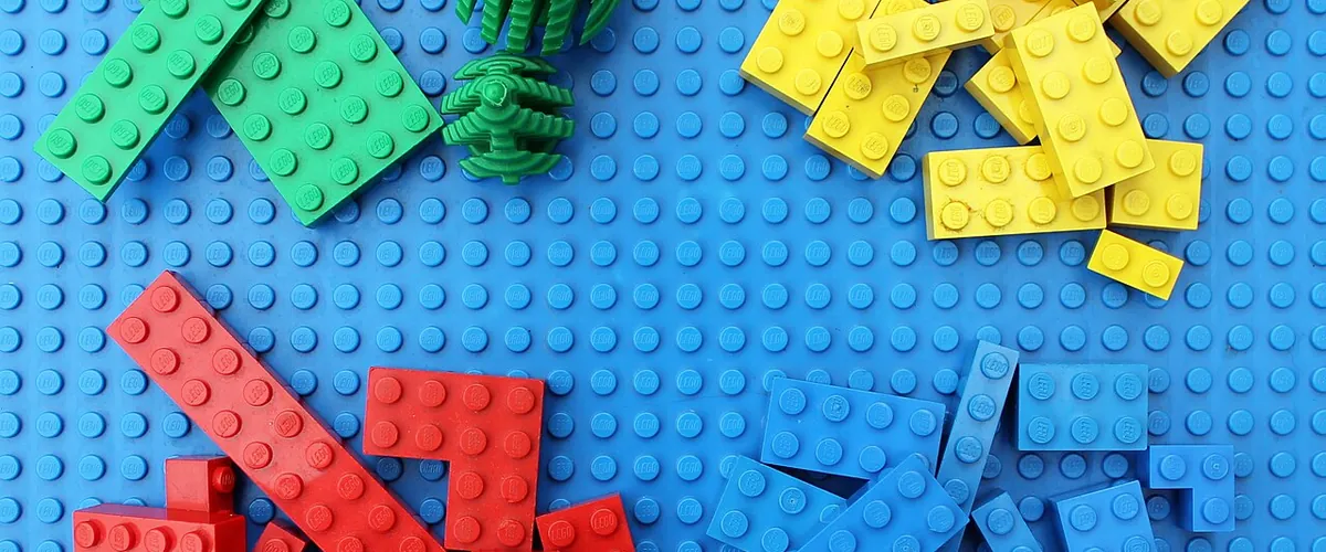 LEGO Lucky Cat (40813), 280 Pieces: stock photo (Red, yellow, green and blue LEGO bricks sorted on a baseplate), not the actual product