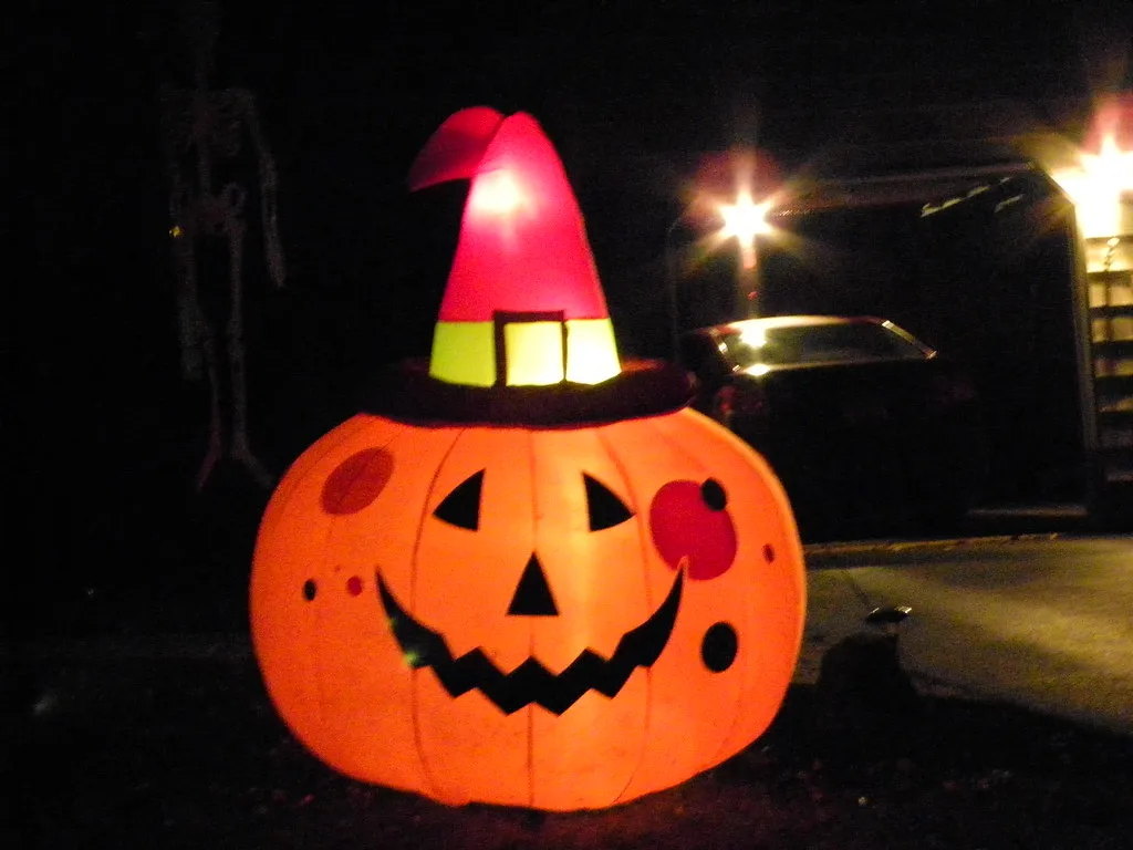 Inflatable jack-o-lantern Halloween yard decoration